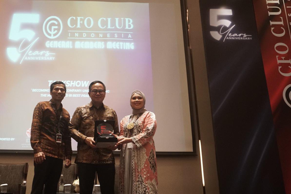 Ki-Ka : 1. Chairman of Supervisory Board CFO Club Indonesia - Dasrul Chaniago, 2. Wakil Menteri BUMN - Kartika Wirjoatmodjo, dan 3. President CFO Club Indonesia ?- Yuanita Rohali. dok.ist. CFO Club Indonesia, Meraih Peluang di Tengah Ketidakpastian
