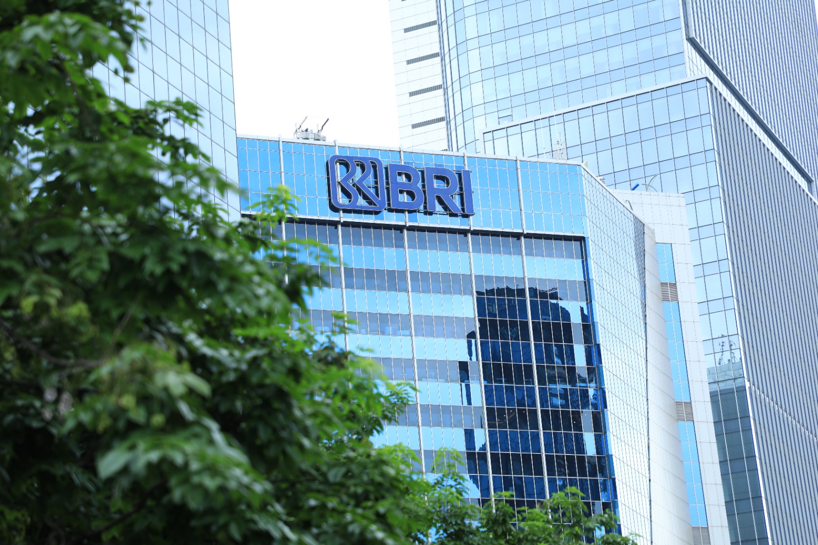 PT Bank Rakyat Indonesia (Persero) Tbk. (BBRI) mendapat apresiasi dari negara. BRI menjadi salah satu di antara 20 grup perusahaan di Indonesia yang menjadi penyumbang setoran pajak terbesar sepanjang 2023. dok. BRI. Jadi Pembayar Pajak Terbesar, Apresiasi Negara Untuk BRI (BBRI)