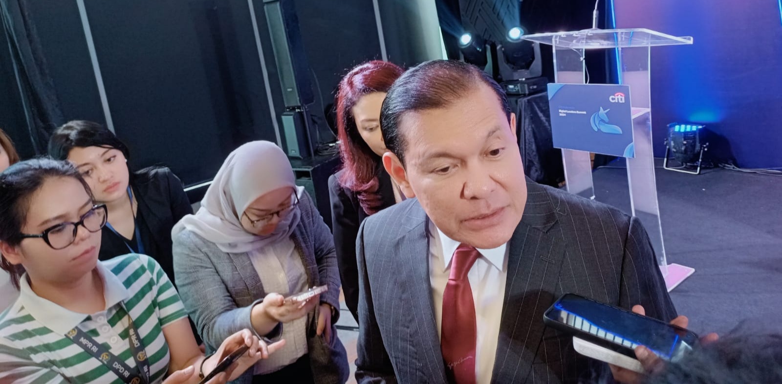 CEO Citi Indonesia, Batara Sianturi saat memaparkan tantangan industri keuangan, terutama perbankan di masa depan. Salah satunya, kecerdasan buatan atau AI mengubah ekosistem industri perbankan. dok. ist. Digital Leaders Summit, Citi Indonesia Tekankan Pertumbuhan Ekonomi