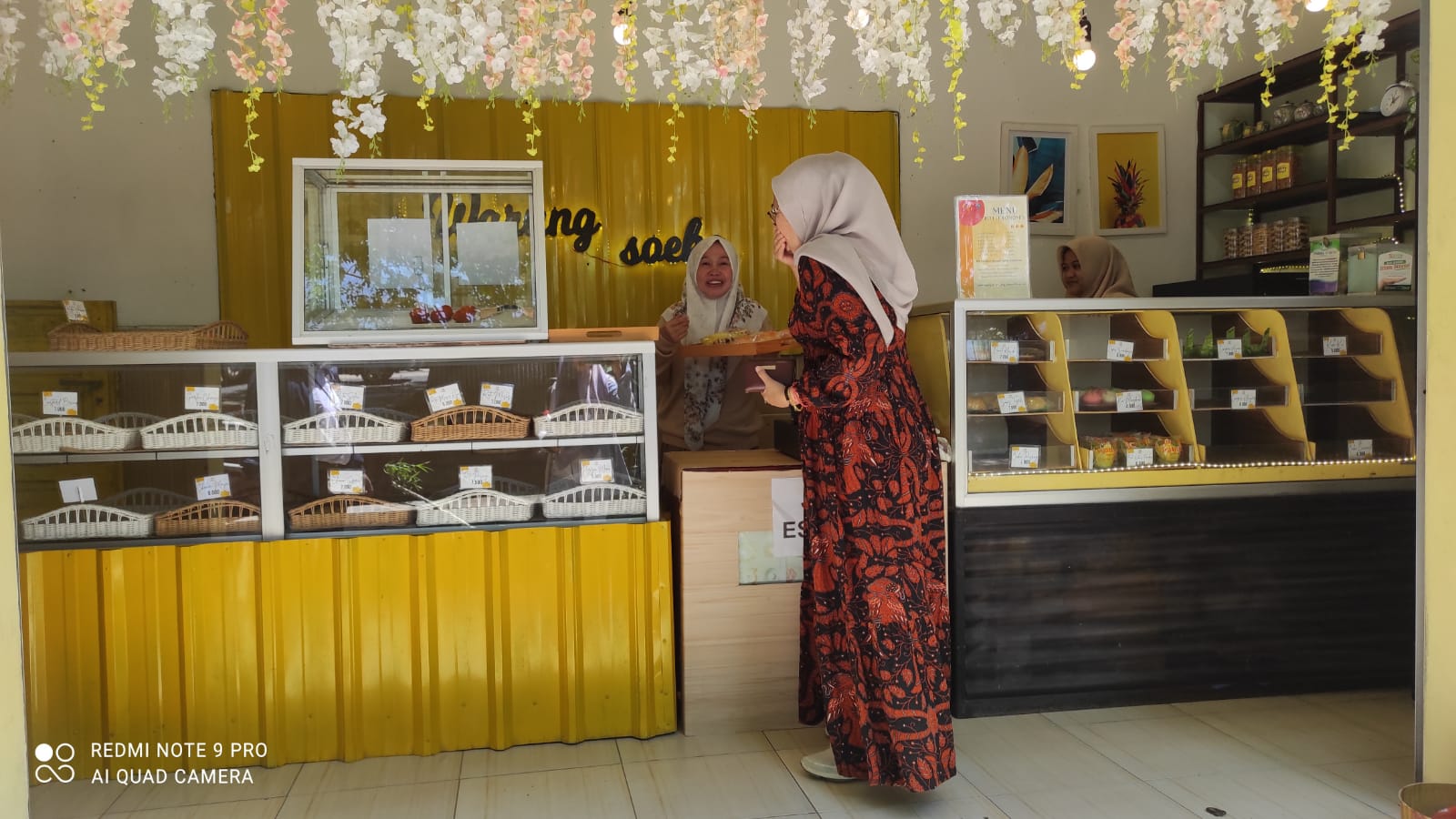 Dengan memanfaatkan KUR dari PT Bank Rakyat Indonesia (Persero) Tbk. (BBRI) Warung Soeka yang didirikannya sukses mengembangkan usaha jadi bakery favorit di Sumenep, Madura, Jawa Timur. dok. BRI... Manfaatkan KUR, Warung Soeka Sukses Berkembang Jadi Bakery Favorit