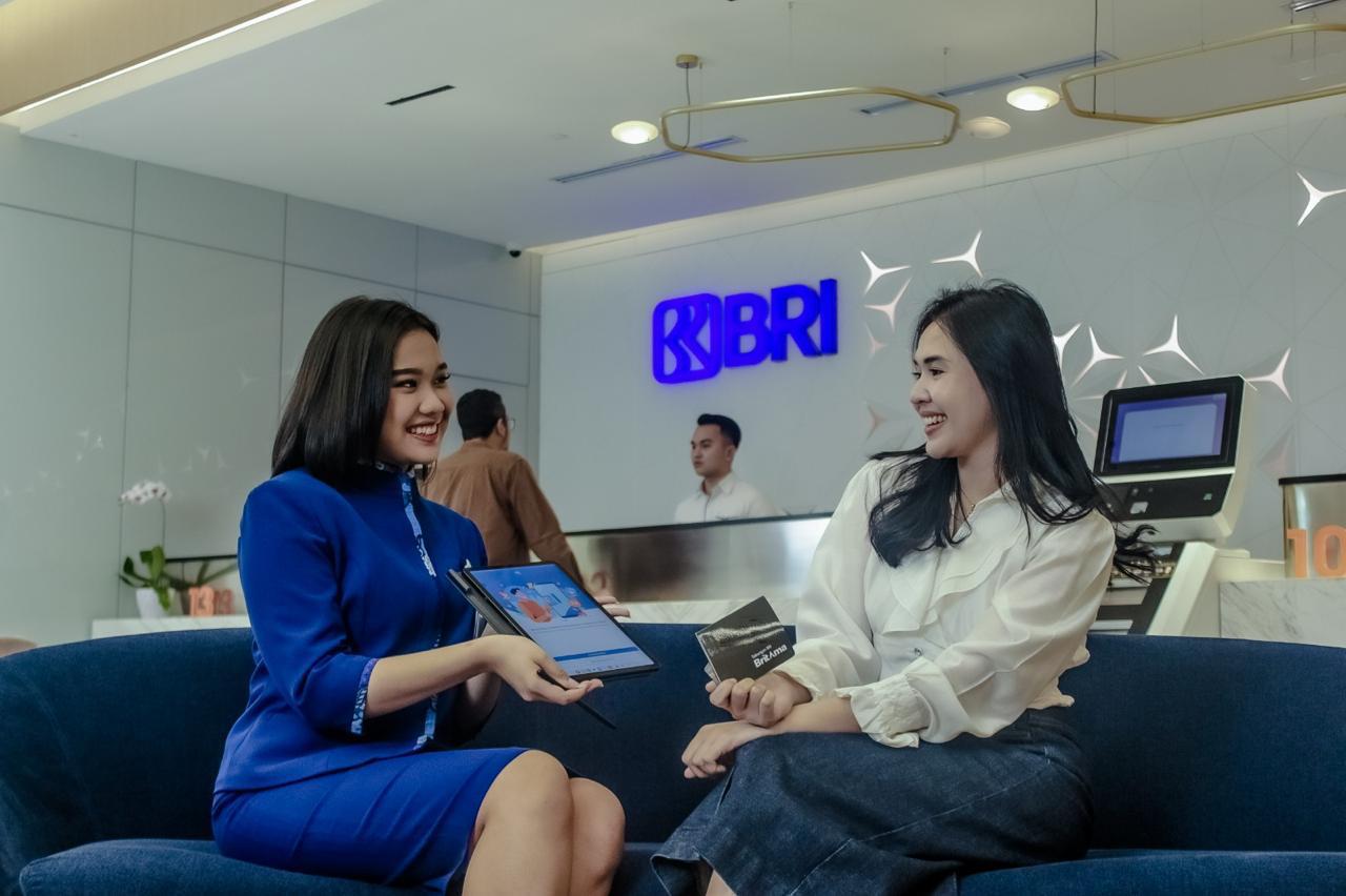 BRI posisi ke-4. Peringkat Fortune Indonesia 100 ditentukan berdasarkan pendapatan, laba bersih, aset, ekuitas, kapitalisasi pasar dan laba bersih terhadap pendapatan. dok. BRI... Teratas di Industri Keuangan, BRI Jadi Bank Terbesar Versi Fortune