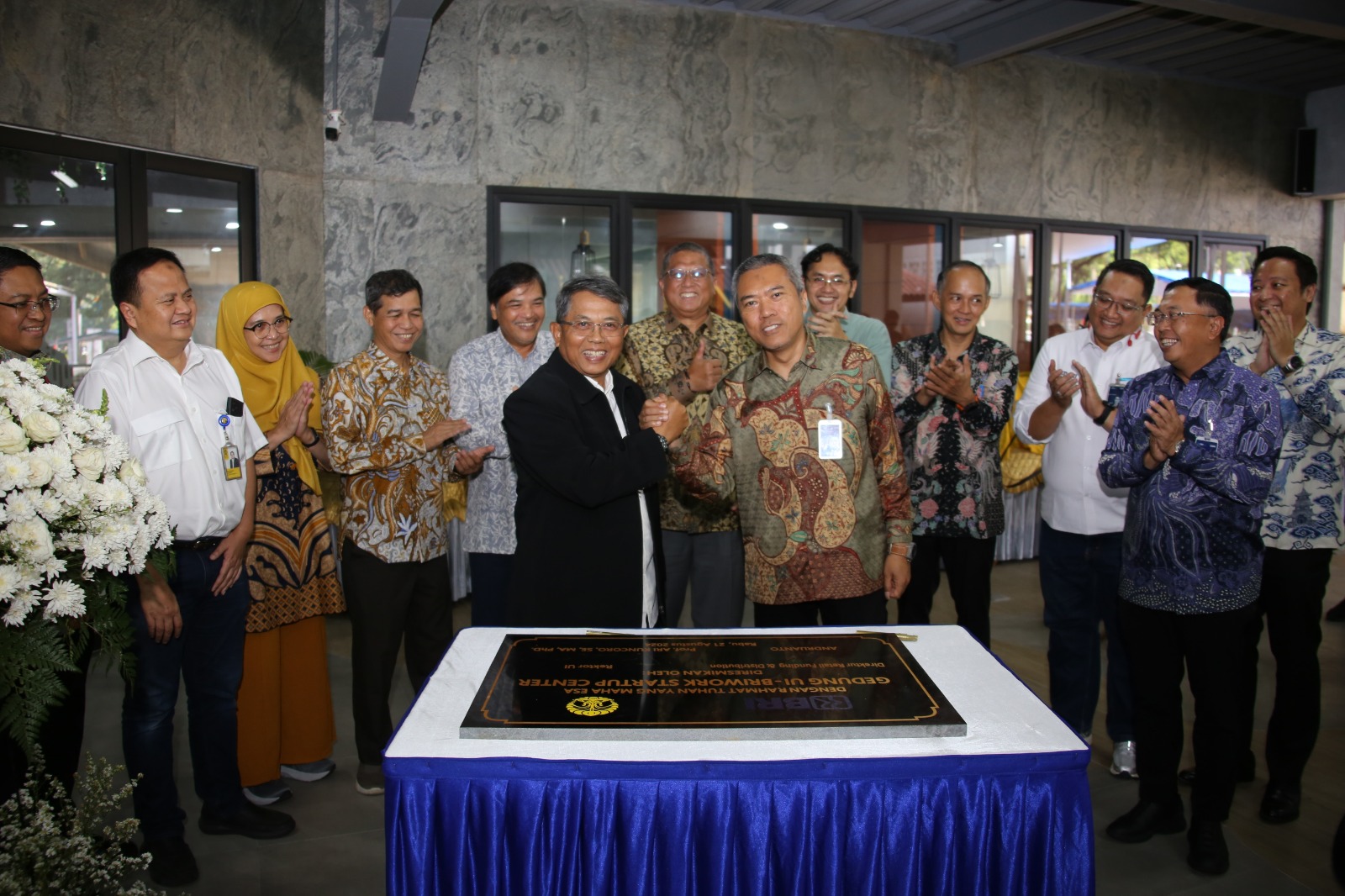 PT Bank Rakyat Indonesia (Persero) Tbk. (BBRI) bekerja sama dengan Universitas Indonesia (UI) untuk meningkatkan jiwa entrepreneurship di kalangan mahasiswa. Kedua pihak memadukan layanan perbankan dan aktivitas co-working space untuk menunjang kegiatan mahasiswa, terutama yang berkaitan dengan pengembangan startup, yakni bernama BRI UI-BRIWORK Startup Center yang terletak di Gedung Annex Area Balairung UI Kampus Depok. dook. BRI. UI-BRIWORK Startup Center Siap Lahirkan Pengusaha Muda Sukses