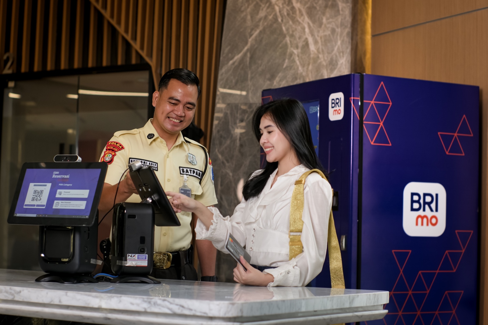 Dalam perayaan Hari Pelanggan Nasional 2024, BRI mengusung tema Hari Pelanggan 2024, BRI Optimalkan AI Untuk Pelayanan Responsif