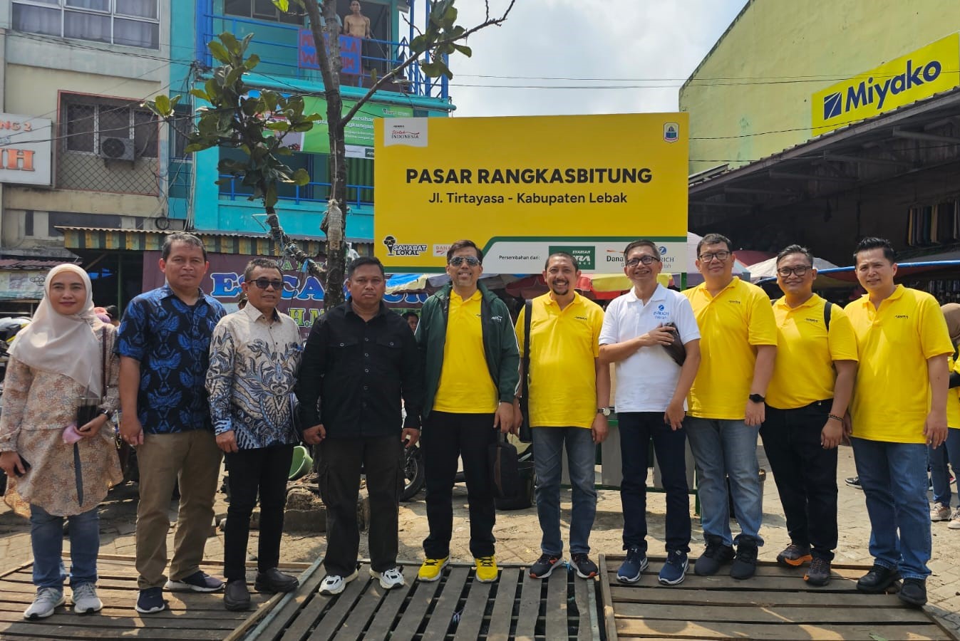 Dorong Pertumbuhan Ekonomi Lokal, Adira Finance Syariah, Danamon Syariah, dan Zurich Syariah Perdana Gelar Festival Pasar Rakyat (FPR) 2024 di Pasar Rangkasbitung. Dok/Adira Adira (ADMF), BDMN dan Zurich Syariah Gelar FPR 2024 di Rangkasbitung