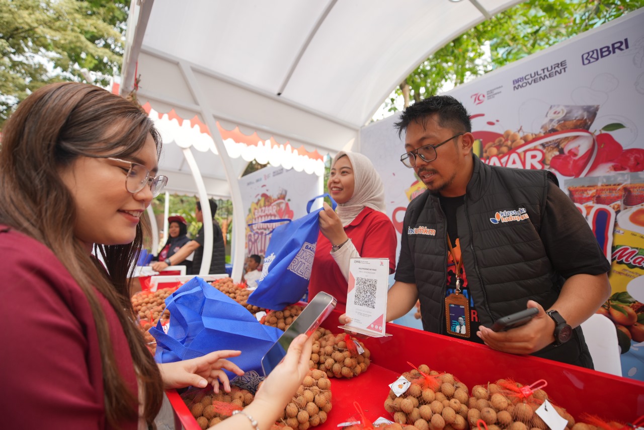 PT Bank Rakyat Indonesia (Persero) Tbk. (BBRI) sukses menyelenggarakan bazar UMKM dalam acara Klaster Kelengkeng di Tuban Makin Bersinar Berkat Pemberdayaan BRI