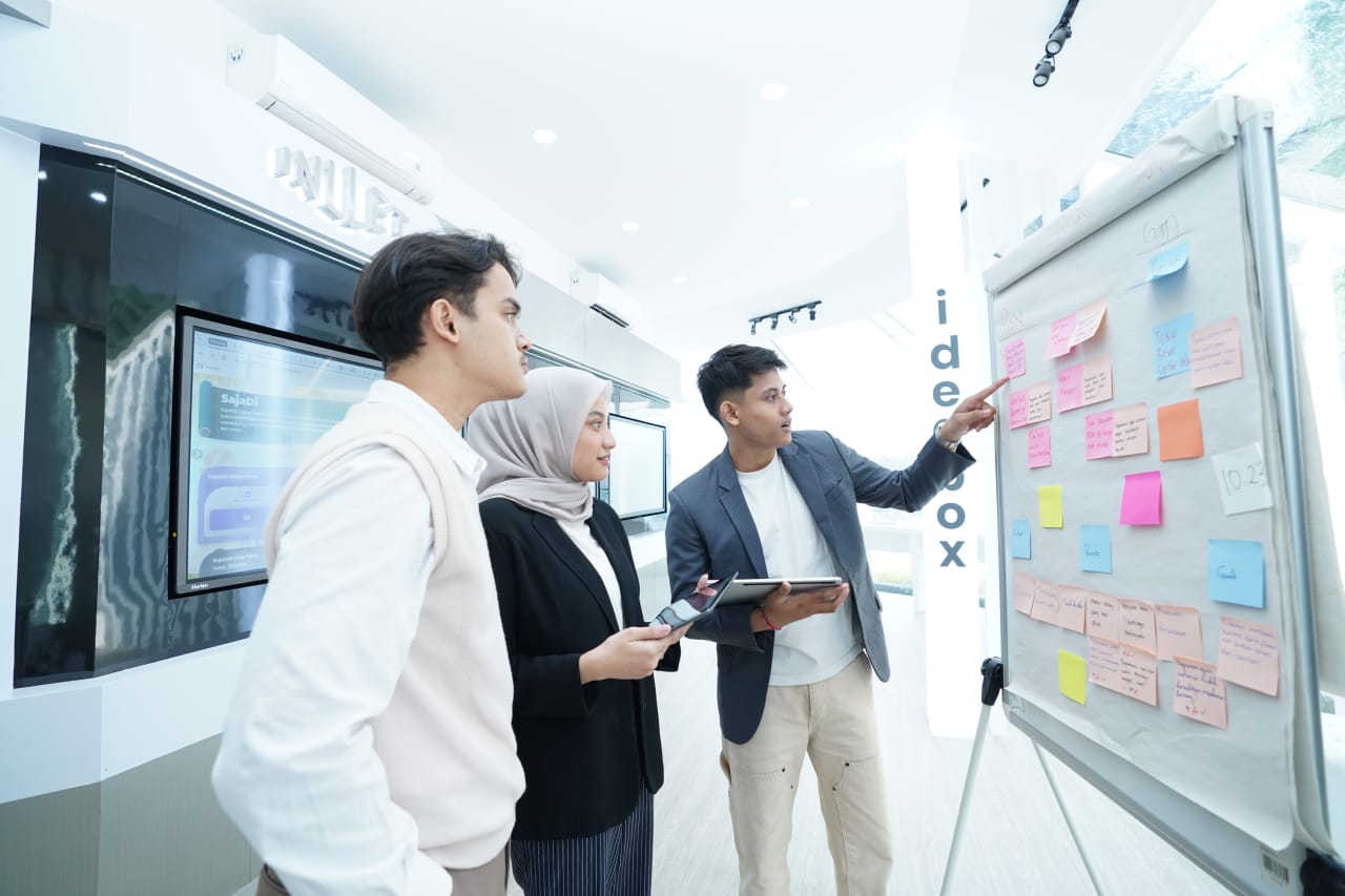 Demi mendukung langkah transformasi perusahaan sekaligus memastikan pertumbuhan yang berkelanjutan, Telkom secara kontinyu menerapkan berbagai program serta aktivasi belajar dan inovasi bagi seluruh karyawan, baik hard skill maupun soft skill. dok. BRI. Inisiatif Telkom Akselerasikan Budaya Belajar dan Inovasi Karyawan
