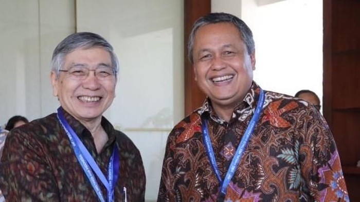 Gubernur BI Perry Warjiyo (kanan) dan Gubernur Bank Sentral Jepang Kazuo Ueda. dok. BI. BI dan Bank of Japan Perpanjang Perjanjian Bilateral Swap Arrangement