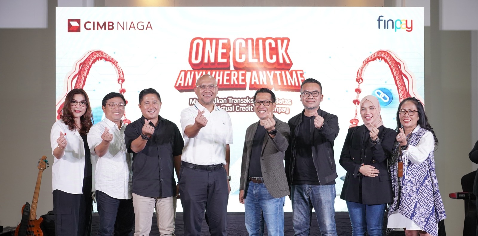 Senior Vice President Merchant Business Head PT Bank CIMB Niaga Tamtomo Awansatrio (keempat kiri) beserta jajaran dan Direktur Enterprise Business PT Finnet Indonesia Aziz Sidqi (keempat kanan) beserta jajaran pada acara sosialisasi Finpay Link yang bertajuk Pelaku Industri Hotel di Bali, Hadirkan Pembayaran Digital Finpay Link