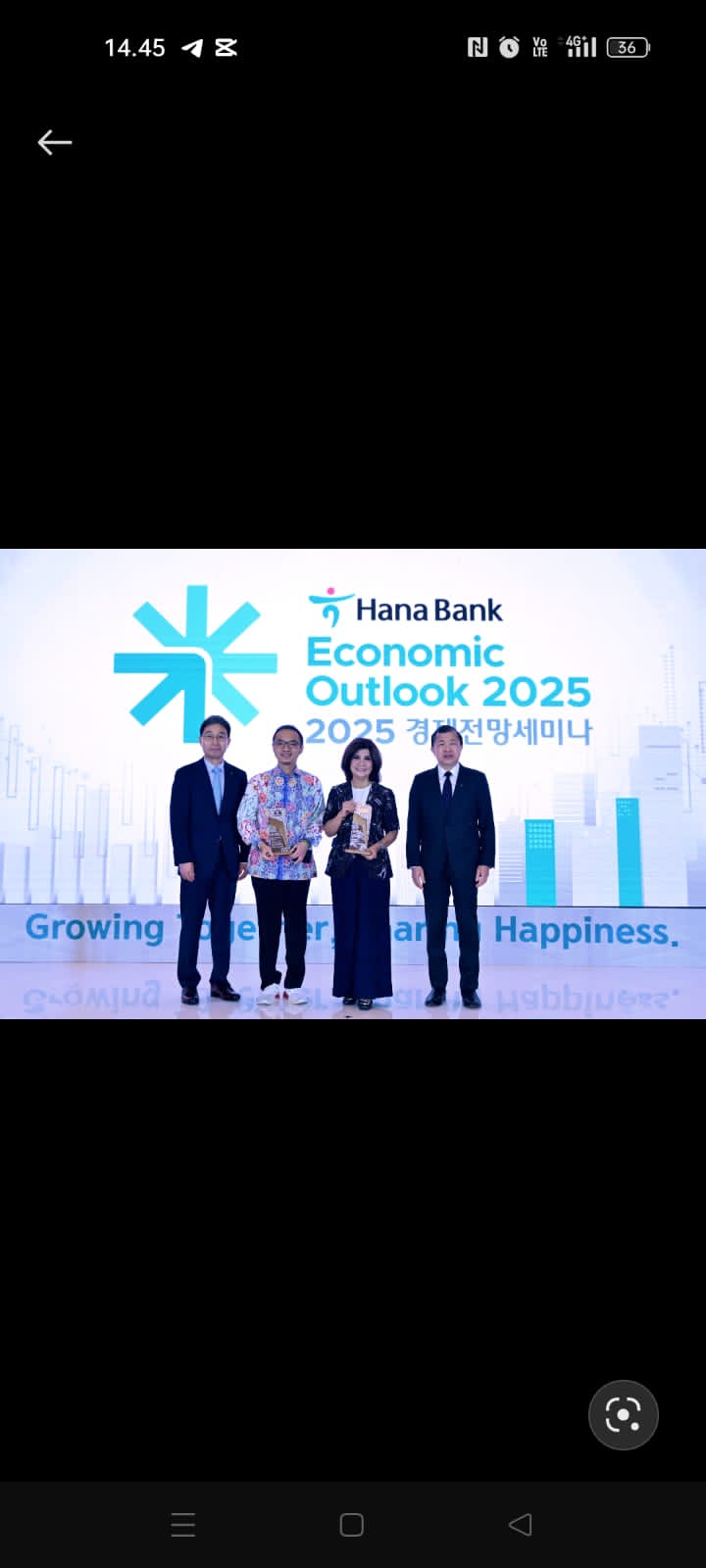 Kiri-Kanan: Direktur Utama Hana Bank, Jong Jin Park; Direktur Eksekutif Charta Politika, Yunarto Wijaya; Ekonom Institute for Development of Economics and Finance (INDEF), Aviliani; dan Direktur Bisnis Hana Bank, Geoffry Nugraha dalam Hana Bank Economic Outlook 2025 dengan tema ”Indonesia’s Economic and Political Outlook in the Transition Era of a New Government” di Jakarta, 24 Oktober 2024. Dok. Hana Bank. Hana Bank Economic Outlook 2025, Navigasi Ekonomi Politik Era Transisi