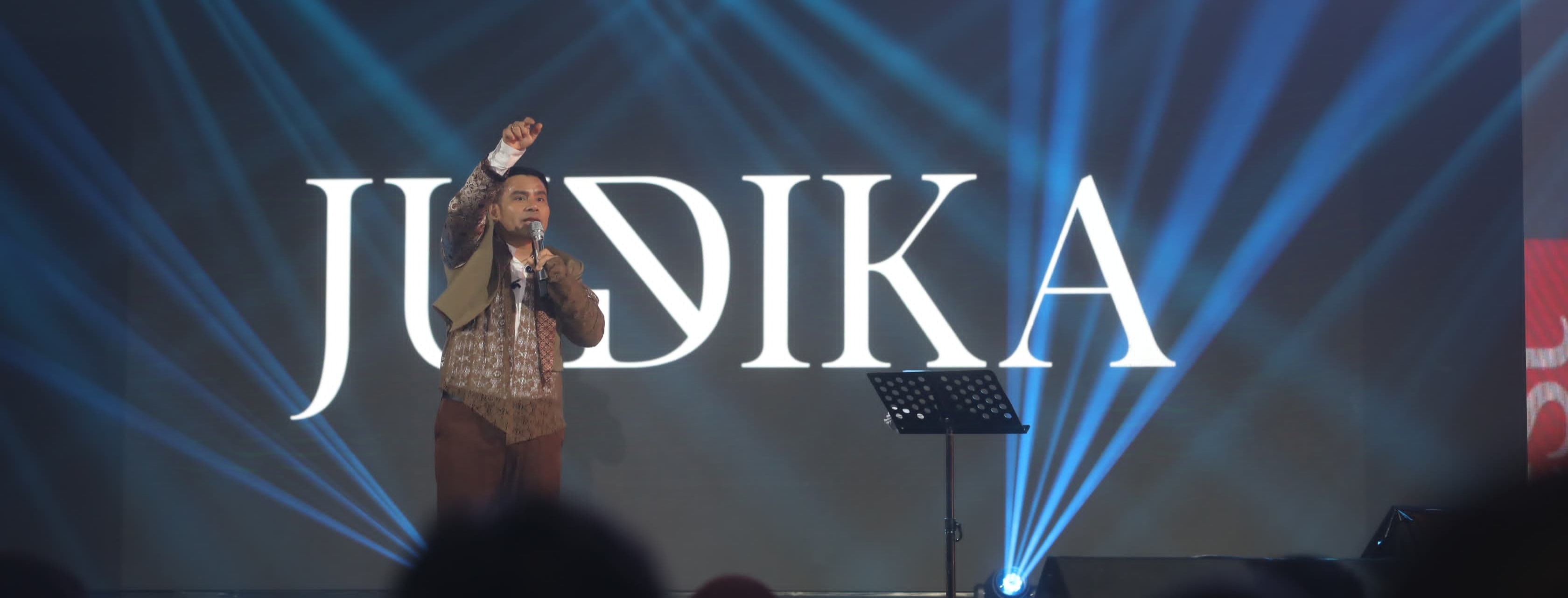 PT Bank CIMB Niaga Tbk. (BNGA), atau CIMB Niaga Syariah menyelenggarakan Haya Fest Special Music Performance di Jakarta, Jumat (15/11/2024). Konser musik yang mengusung tema “Bersama Bercahaya” menampilkan penyanyi papan atas Judika dan tiga Pemenang Kejar Mimpi Rising Star yaitu Evelyn Wijaya, Jesica Theresia Koloay, dan Annisa Anastasia Ayu Jamaluddin. Haya Fest 2024, CIMB Niaga Syariah Gelar Konser Bersama Judika