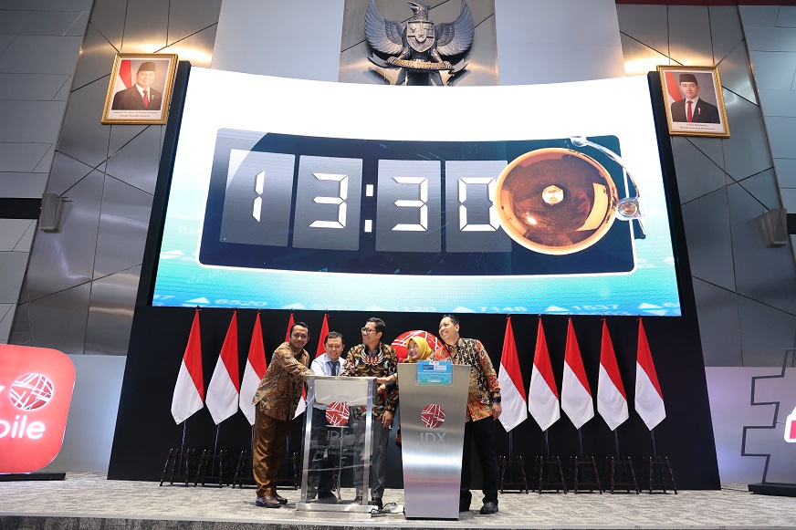 PT Bursa Efek Indonesia (BEI) menyelenggarakan Ring the Bell for Climate pada Rabu (20/11) di Main Hall BEI. IDX Gelar Ring the Bell for Climate & Closing Ceremony