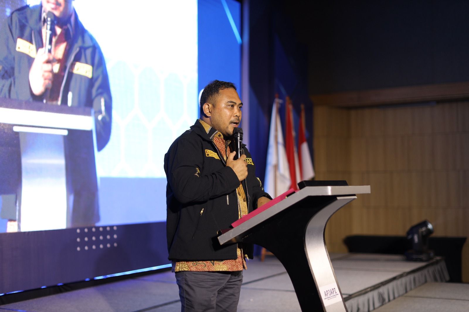 Sambutan Ketua Umum APJAPI Kevin Agatha Purba mengatakan Perayaan hari jadi APJAPI ini bukan hanya ajang untuk mengenang perjalanan kita, tetapi juga momentum untuk memperkuat visi dan misi APJAPI ke depan. Dok. APJAPI. APJAPI Rayakan HUT Ke-1, Juga Kukuhkan Pengurus DPD DKI Jakarta