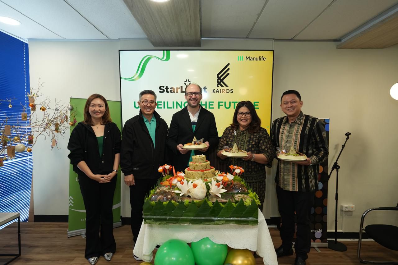 Kiri-kanan: Liliana (Kepala Kantor Pemasaran Mandiri Kairos), Erwin ( Kepala Kantor Pemasaran Mandiri Starlight), Ryan Charland (Presiden Direktur & CEO Manulife Indonesia), Novita Rumngangun (Wakil Presiden Direktur Manulife Indonesia) Andrias Gunawan (Chief Agency Officer Manulife Indonesia). Dok. Ist. Manulife Resmikan Dua Kantor Pemasaran Mandiri Baru di Jakarta