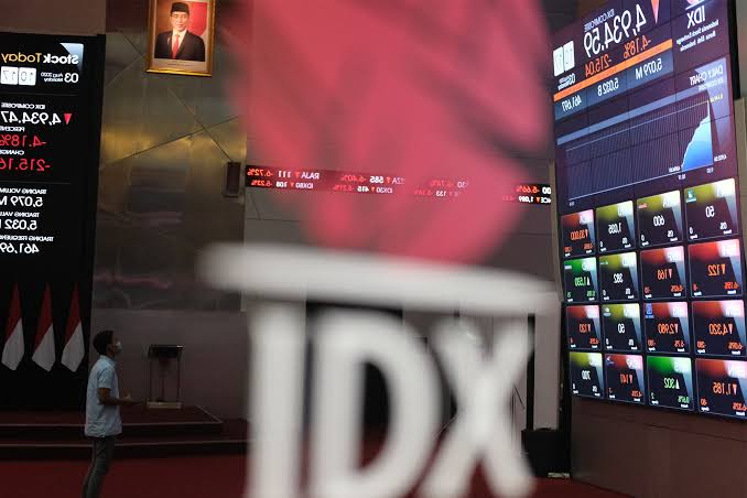 IHSG Ditutup Melesat 1,8 Persen, Telisik Saham Pendorongnya