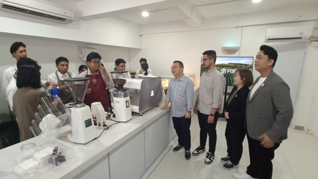 Kiri-kanan: Vico Lomar - CEO, Mohammad Fahmi Rachmattulah - Director of Strategy and Corporate Development, Pie Chen - CFO, dan Matthew Ardian - CMO. Dok. Ist. Fore Coffee: Strategi Inovasi untuk Memimpin Industri F&B Indonesia