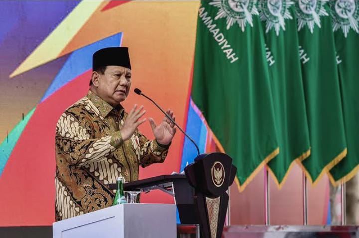 Presiden Prabowo Subianto dalam acara Sidang Tanwir dan Resepsi Milad ke-112 Muhammadiyah saat mengatakan orang kecil bermain saham akan kalah dan yang menang adalah bandar besar dan pasar saham itu biasanya sama dengan judi. FOTO/ Tangkapan Layar Instagram Presidenrepublikindonesia Orang Kecil Jangan Main Saham, Karena Akan Rugi dan Judi!