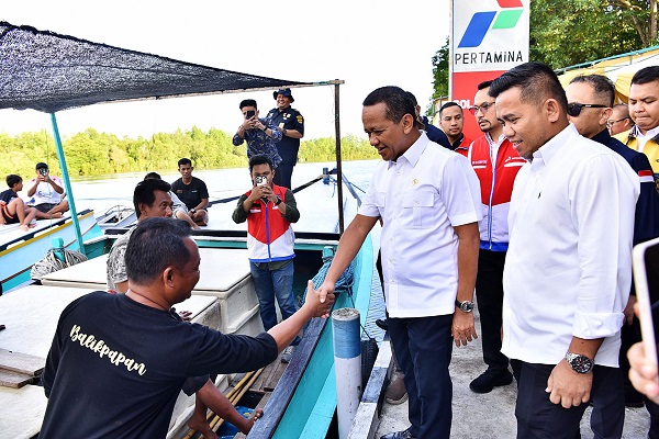 Bahlil Berkomitmen Pangkas Izin Pembangunan SPBU Nelayan