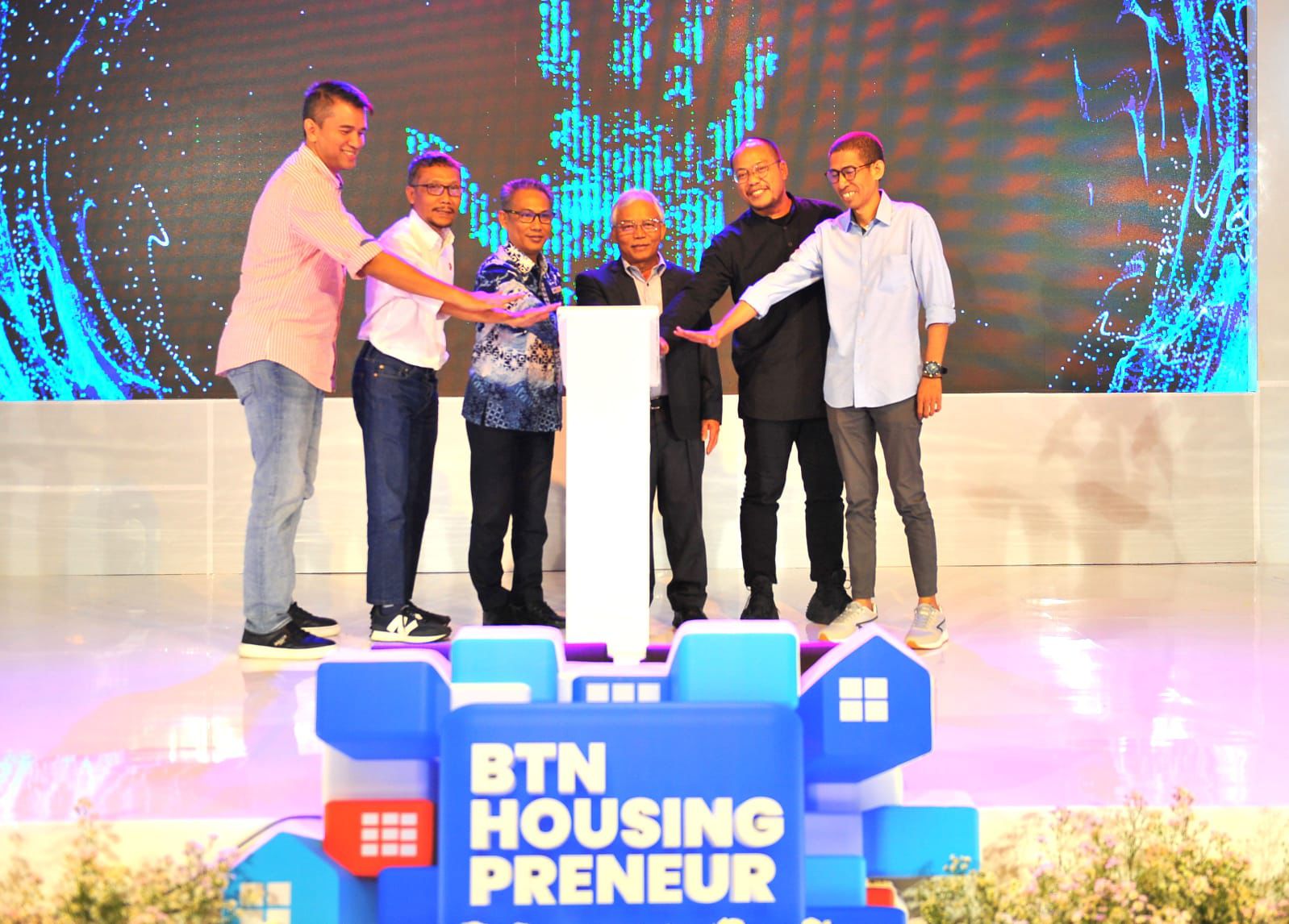 Pengurus BTN kala melakukan kick off Sayembara Desain Rumah Nusantara. FOTO - ISTIMEWA Apresiasi Arsitek, BBTN Geber Lomba Desain Rumah Berhadiah Rp1 Miliar