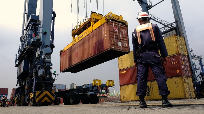 Dalam rangka meningkatkan efisiensi dan efektivitas pada proses pengeluaran barang dengan skema rush handling, pemerintah menerbitkan aturan baru yang tertuang pada Peraturan Menteri Keuangan (PMK) Nomor 26 Tahun 2024. Layanan Rush Handling Dipermudah, Maksimum 7 Hari Barang Keluar Pabean
