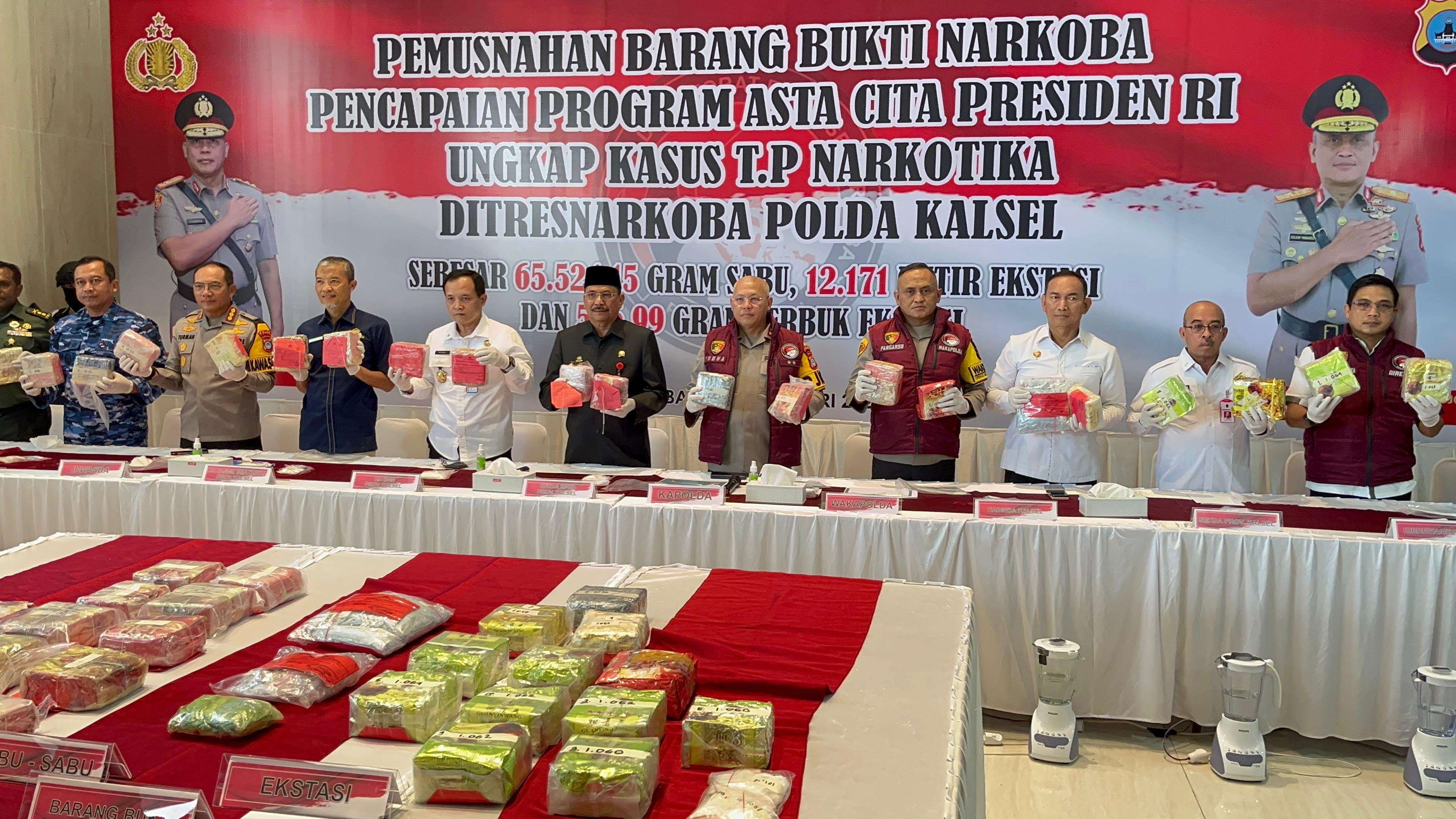 Jaringan Fredy Pratama Ada, Polda Kalsel Musnahkan 65 Kg Sabu