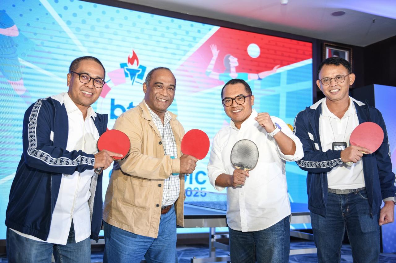 Direktur Human Capital, Compliance & Legal BTN Eko Waluyo bersama Kepala Divisi Legal BTN yang juga Ketua BTNers Club Ari Kurniaman , Kepala Divisi Human Capital Strategy BTN Aldo Bimantoro dan Kepala Divisi Learning Management BTN Ade Surya Lesmana saat membuka BTN Mini Olympic 2025 di Jakarta, Jumat (17/1). (Foto Endang Muchtar) Kedepankan Employee Wellbeing, BTN Gelar Mini Olympic 2025