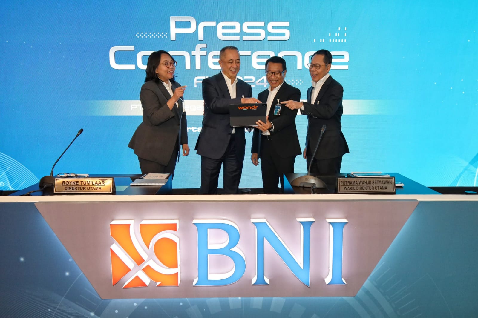 Manajemen BNI usi paparan kinerja. BNI Targetkan Kredit Tumbuh di Segmen Strategis pada 2025