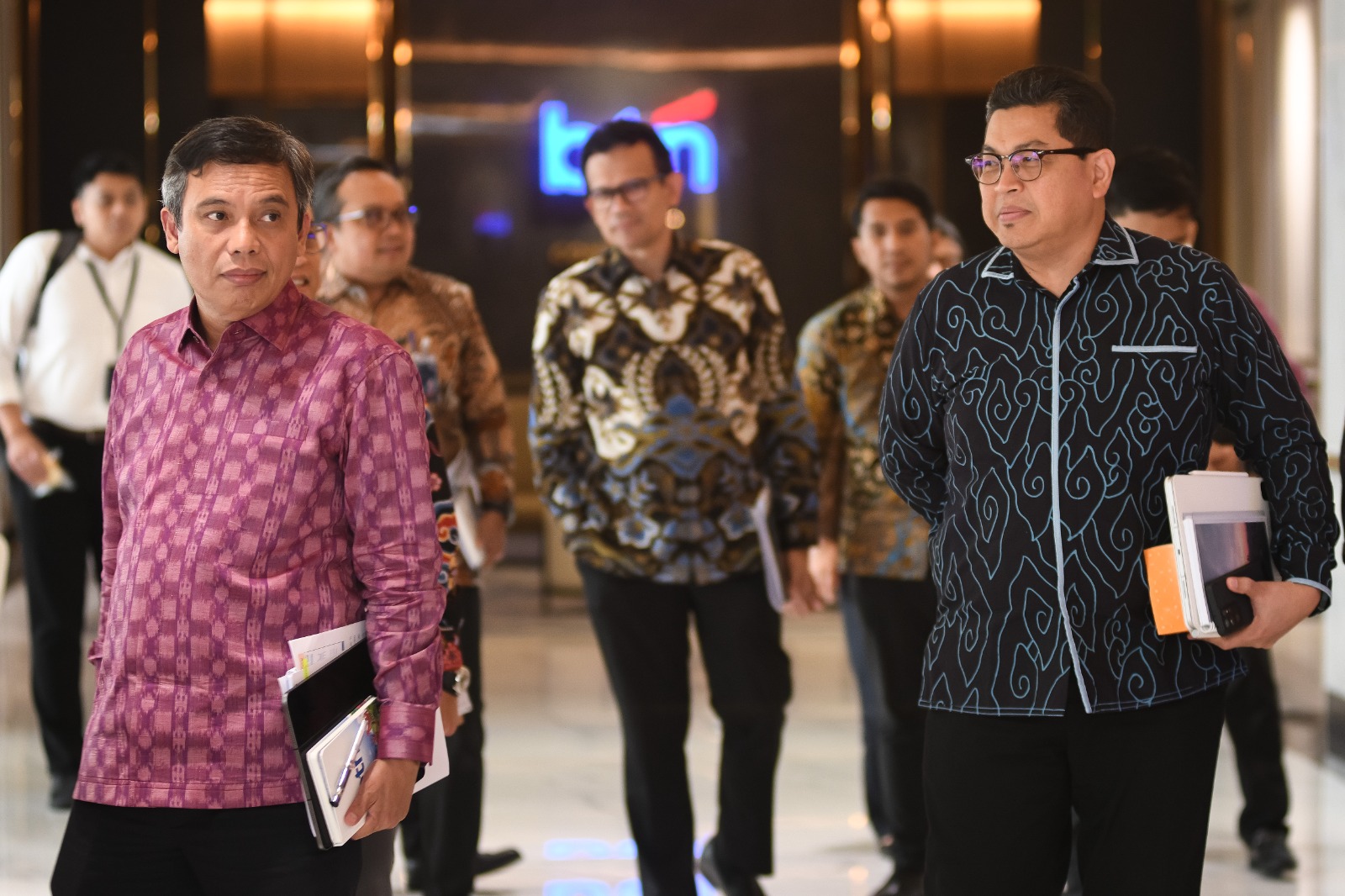 Direktur Utama BTN Nixon (kiri) tampak berjalan bersama sejumlah jajaran direksi perseroan. FOTO - ISTIMEWA Kebut Aset Rp500 Triliun, BTN Mainkan Beragam Inisiatif Strategis