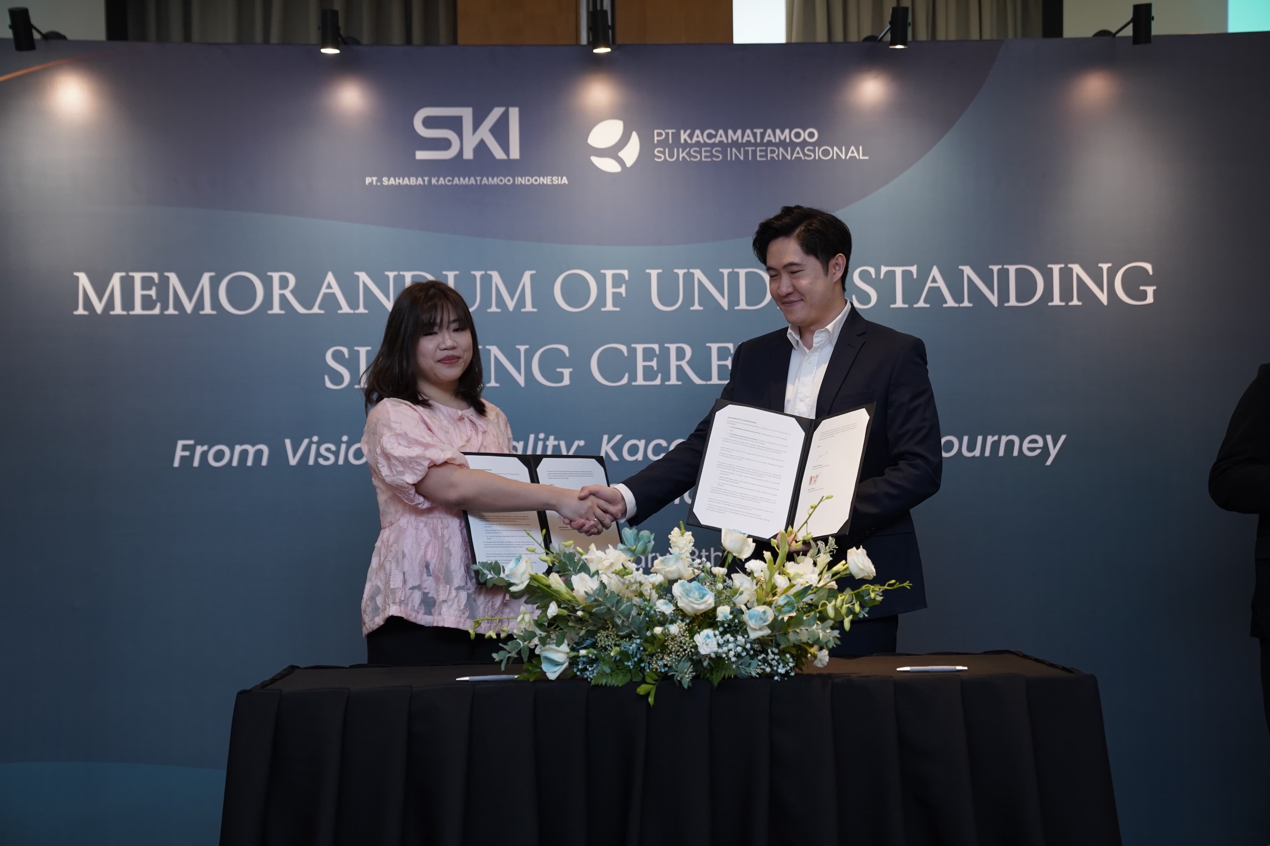 PT Kacamatamoo Sukses International (Kacamatamoo) resmi menandatangani Nota Kesepahaman (MoU) dengan PT Sahabat Kacamatamoo Indonesia (Investor). Dok. Ist. Teken MoU, Kacamatamoo dan Investor Siap Ekspansi 100 Outlet di 2025