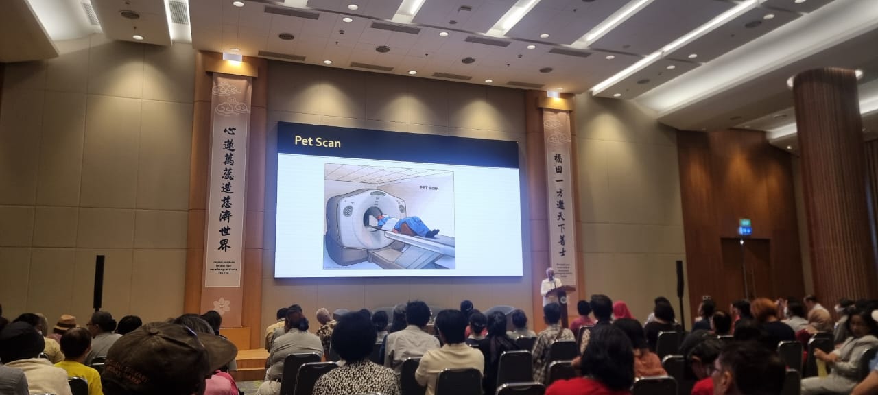 Peserta menyimak pemaparan mengenai layanan kanker bidang kedokteran nuklir. FOTO - ISTIMEWA Perkuat Layanan Kanker, Kalbe Gandeng Tzu Chi Hospital PIK
