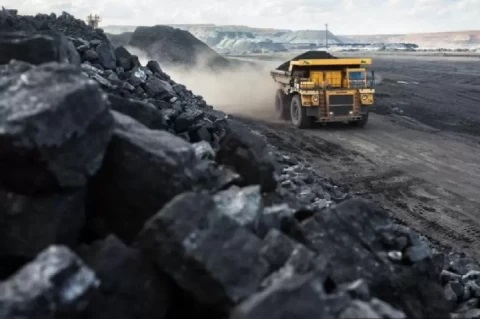 Wakil Menteri Energi dan Sumber Daya Mineral (ESDM) Yuliot Tanjung menyatakan, kontrak ekspor batu bara wajib diperbarui dengan menggunakan harga batu bara acuan (HBA) Kementerian ESDM Wajibkan Kontrak Ekspor Batu Bara Gunakan HBA