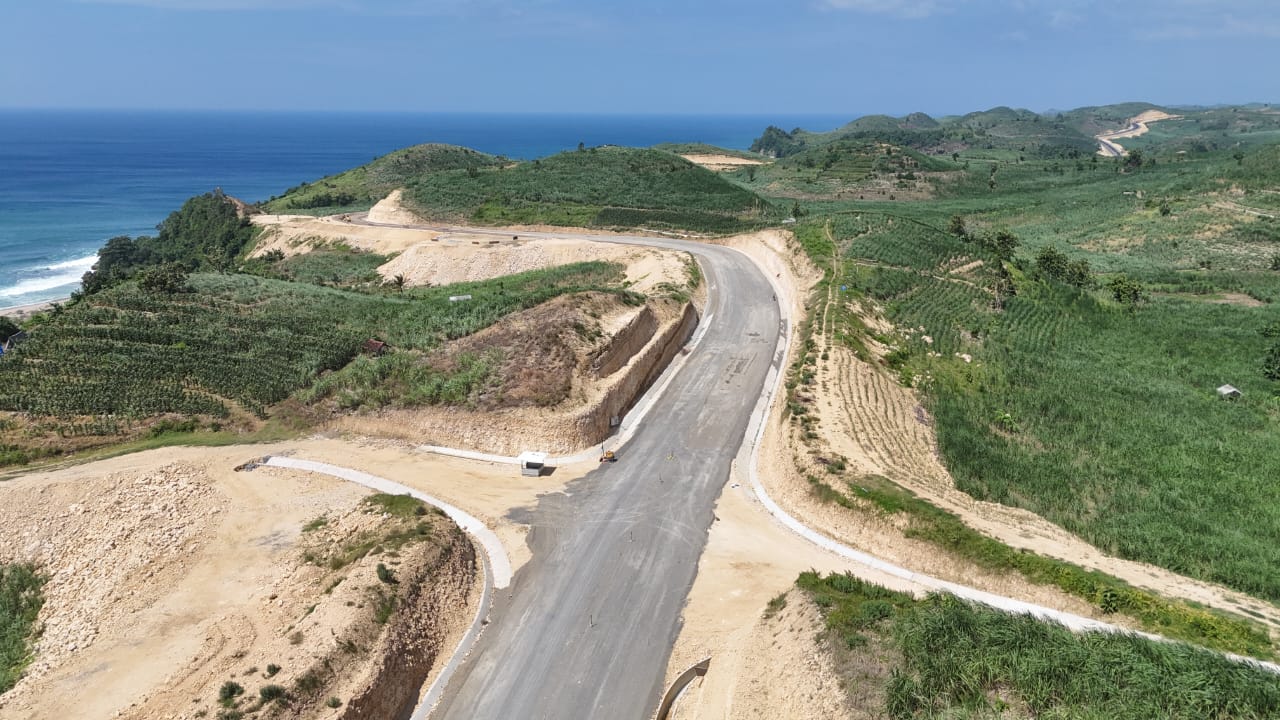 Proyek dengan Inovasi Terbaru Pembangunan Jalan Lintas Selatan Lot 2: Bululawang - Sidomulyo – Tambakrejo oleh PTPP Melampaui Target. DOK/PTPP Inovasi PTPP! Progres Proyek Jalan Lintas Selatan Lot 2 Lampaui Target