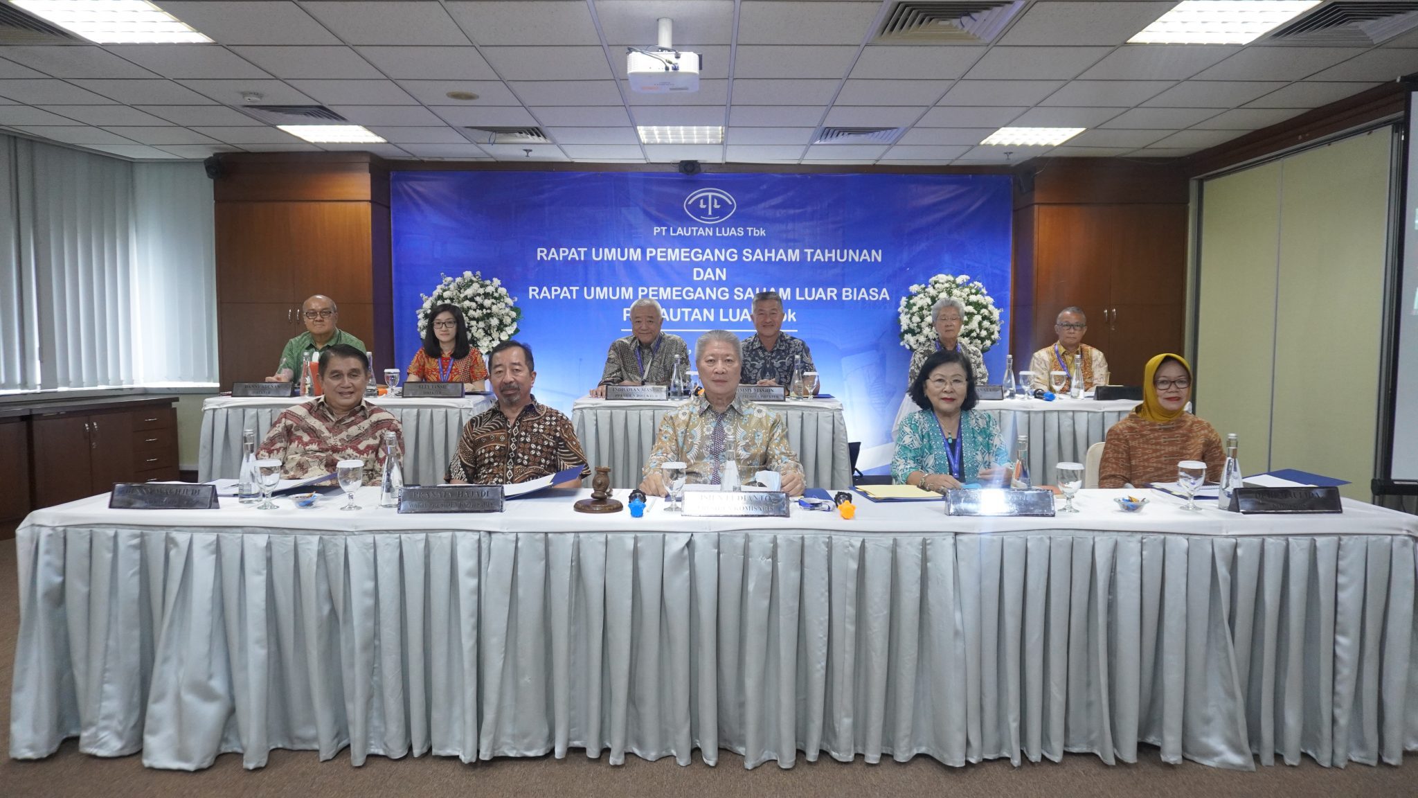 Pengurus Lautan Luas kala melaksanakan rapat umum pemegang saham tahunan. FOTO - ISTIMEWA Surplus 34 Persen, LTLS 2024 Kemas Laba Rp220 Miliar