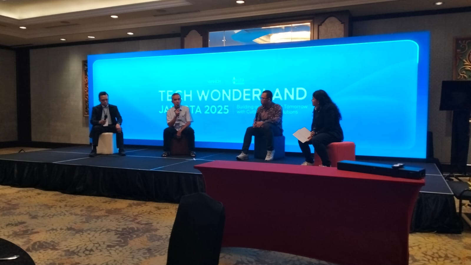 PT Varnion Technology Semesta bersama ZTE Corporation dalam Wonderland 2025 di Jakarta, Kamis (20/3/2025) malam. Dok. ist. Varnion-Djarum Group Targetkan Jadi Pemain Utama Industri Hospitality