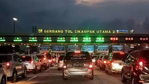 Korps Lalu Lintas (Korlantas) Polri akan memberlakukan skema rekayasa lalu lintas satu arah (one way) di jalan Km 70 Tol Cikampek hingga Km 414 Tol Kalikangkung pada Jumat (28/3/2025) pagi. Dok. Bincangbincang Mobil. Perhatian! Korlantas Berlakukan One Way di Km 70 Tol Cikampek, Besok