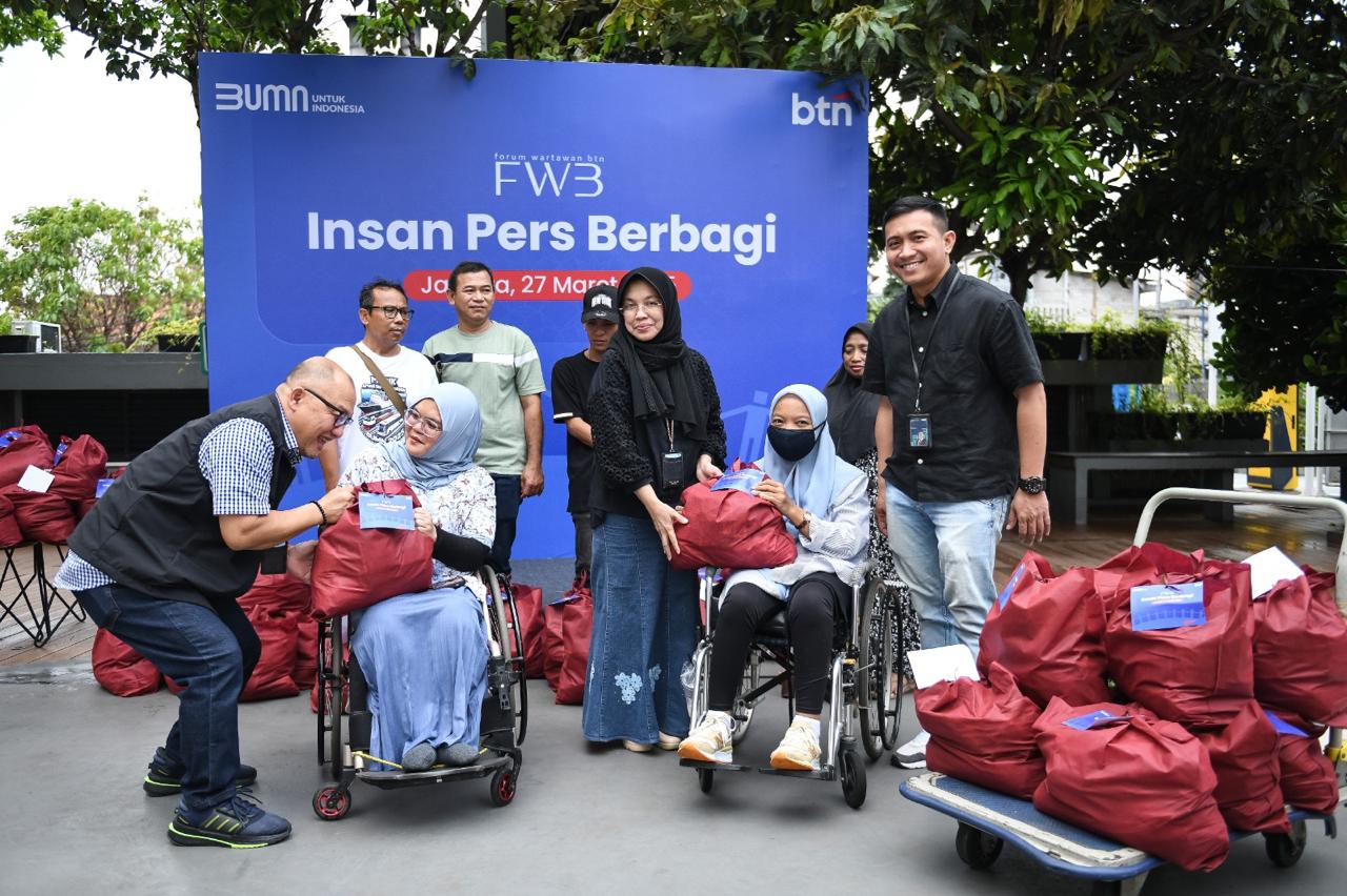 BTN dan Insan Pers Bagi 600 Sembako untuk Masyarakat