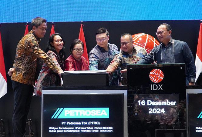 Manajemen PTRO ketika mencatatkan obligasi di BEI. Emiten Prajogo Pangestu (PTRO) Punya Bisnis Baru