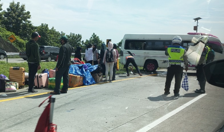 Salah satu peristiwa kecelakaan yang terjadi pada arus mudik Lebaran 2025.(Foto: Fauzan, EmitenNews.com) Angka Kecelakaan Lalin Selama Arus Mudik Turun 31,37 Persen
