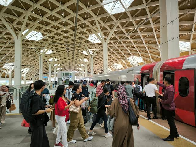 Whoosh Dibanjiri Penumpang, Volume Capai 21 Ribu Per Hari