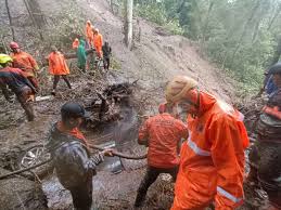 Tanah Longsor Jalur Cangar-Pacet Jawa Timur, 10 Korban Tewas