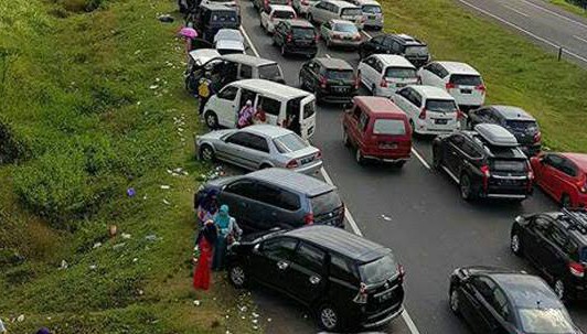 Banyak yang Tekor di Tol, Pemudik Diimbau Pastikan Kecukupan BBM