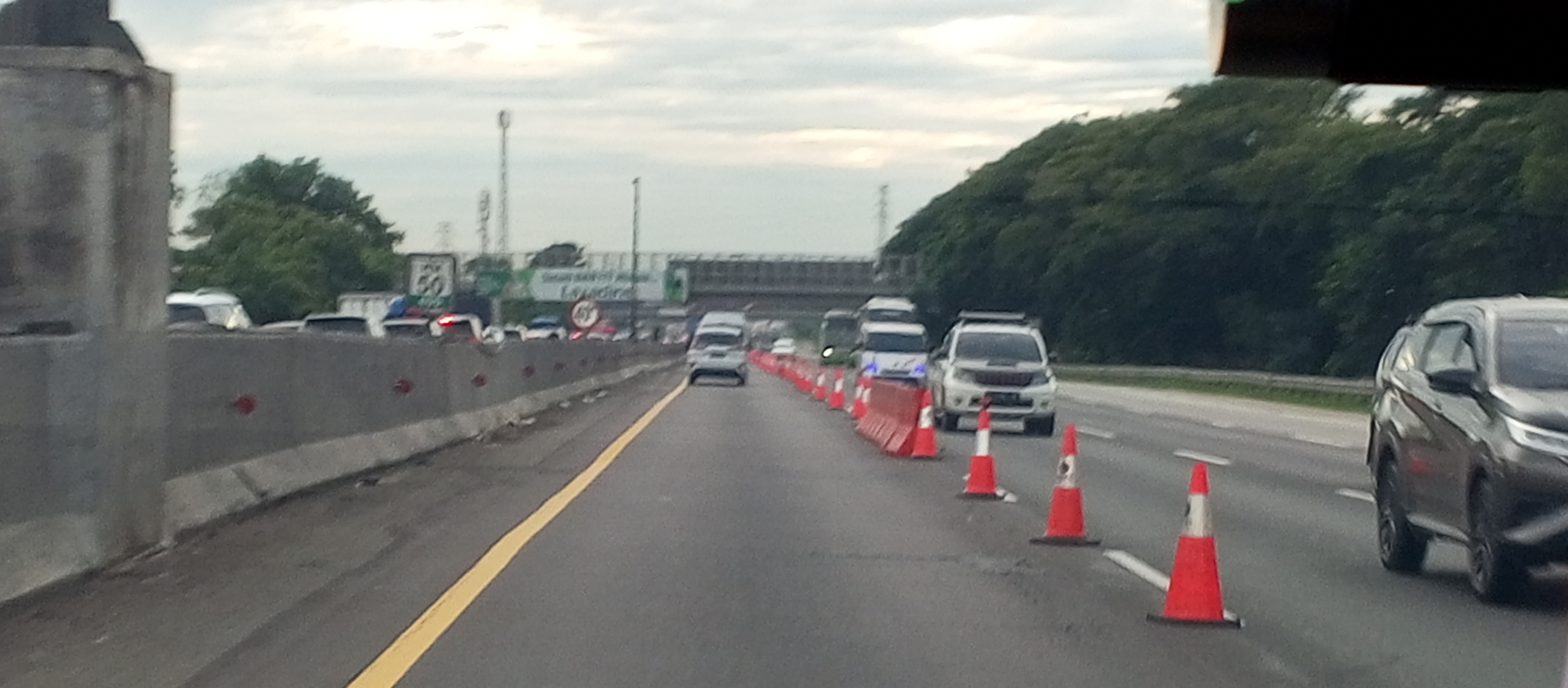 Menhub menyampaikan rekayasa lalu lintas ini akan terus dilakukan apabila diperlukan, dengan mempertimbangkan parameter kepadatan di jalan tol. Rekayasa Lalin Terus Dilakukan Jika Diperlukan