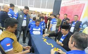 Peserta Open Tournament Domino Makassar 2025 yang digelar 12-13 April di Telkom Indoor Tennis Court, membeludak. Acara yang digelar Pengurus Besar Perkumpulan Olahraga Domino Indonesia (PB Pordi) dan platform permainan global Higgs Games Island ini mendata ada lebih dari 1 juta peserta. Dok. Indozone Sport. Open Tournament Domino Makassar 2025 Dibuka, Peserta Membeludak