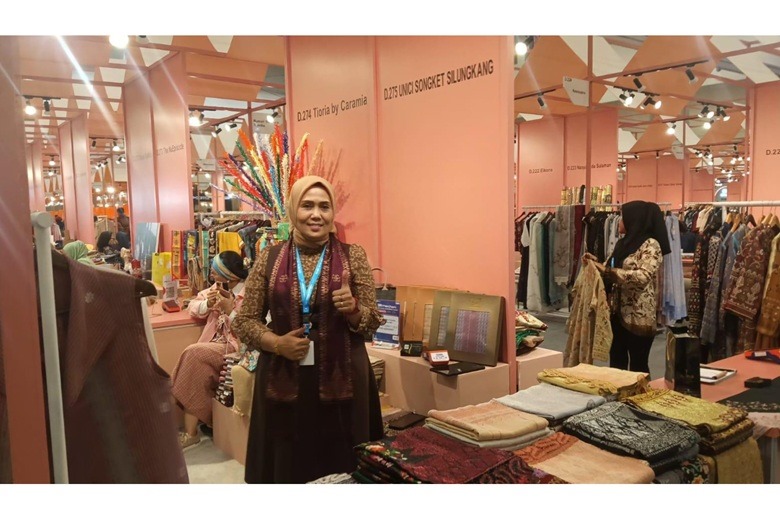UMKM Songket Binaan BRI Sukses Tembus Pasar Internasional