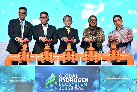 Menteri Energi dan Sumber Daya Mineral (ESDM) Bahlil Lahadalia saat membuka Global Hydrogen Ecosystem Summit (GHES) 2025 di Jakarta, Selasa (15/4). Hidrogen Diproyeksikan Sumbang USD70 Miliar PDB di 2060