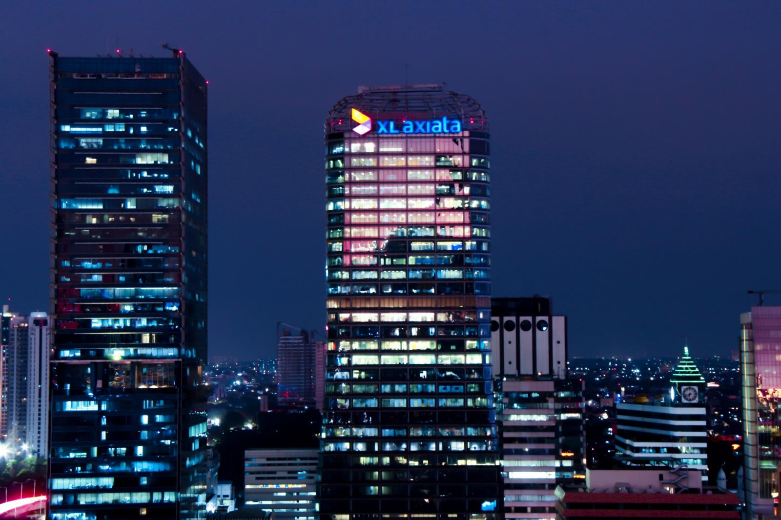 Axiata Tower sebagai kantor pusat XL Axiata tampa dari kejauhan. FOTO - ISTIMEWA Merger EXCL-FREN Beres, Axiata Investment Gulung Rp7,6 Triliun