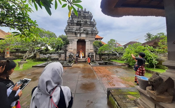Pada tahun 2024, Indonesia mencatatkan lebih dari 13 juta kedatangan wisatawan mancanegara. Sektor ini juga menciptakan hampir 25 juta lapangan kerja dan menyumbang devisa sebesar USD16,7 miliar. Sektor Pariwisata Hasilkan Devisa USD16,7 Juta di 2024