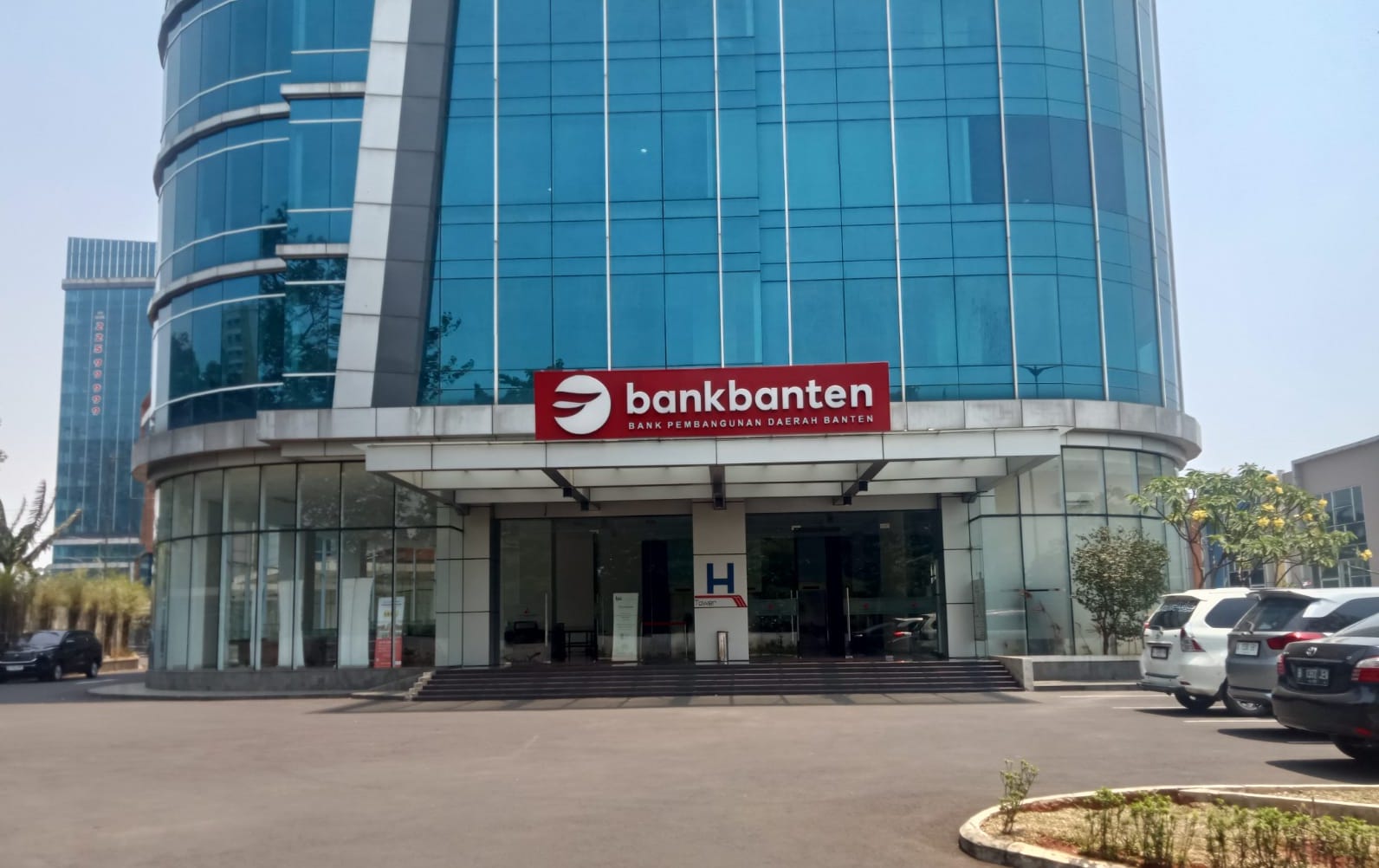 Gedung bank kebanggaan warga Banten berdiri dengan tegak. FOTO - ISTIMEWA BEKS Racik Right Issue 11,36 Miliar Lembar, Telisik Tujuannya