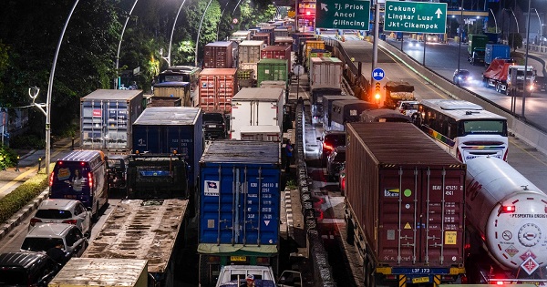 Pelindo menyebut kemacetan parah yang terjadi disebabkan adanya peningkatan arus barang peti kemas. Pelindo: Kemacetan di Tanjung Priok Karena Peningkatan Arus Peti Kemas