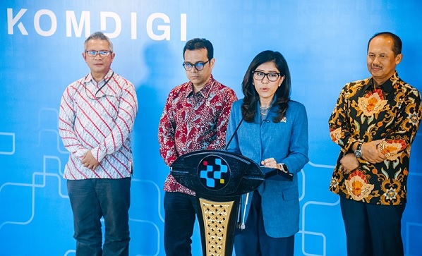 Menkomdigi Minta tak ada PHK Massal Setelah XL-Smartfren Merger