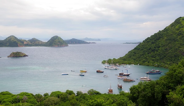 Kementerian Kelautan dan Perikanan (KKP) mengingatkan pelaku usaha yang sedang memanfaatkan ruang laut untuk tidak menguasai (privatisasi) pantai, sehingga dapat menghalangi masyarakat yang ingin berkunjung. KKP: Izin Bukan Kepemilikan, Pelaku Usaha Tak Boleh Kuasai Pantai!